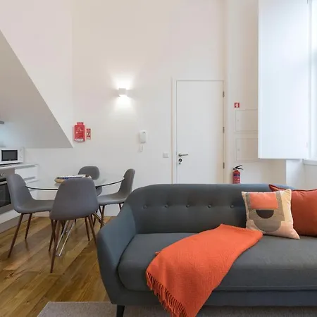 Lovelystay - Cozy Duplex With Patio Right Off Train&metro Station アパート