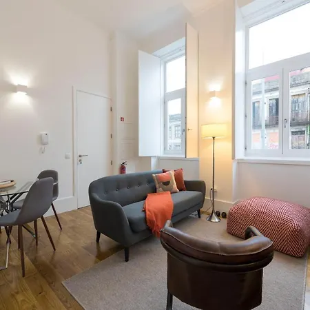 Lovelystay - Cozy Duplex With Patio Right Off Train&metro Station アパート