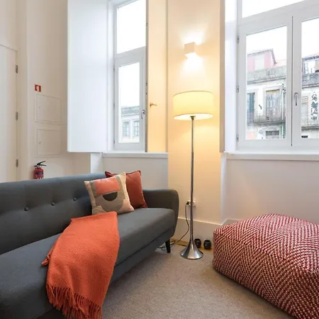 Lovelystay - Cozy Duplex With Patio Right Off Train&metro Station アパート